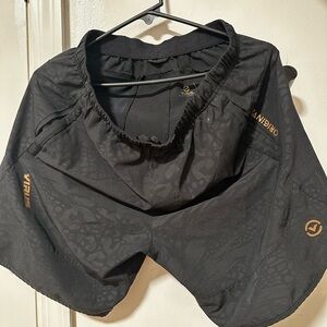 Virus men’s shorts